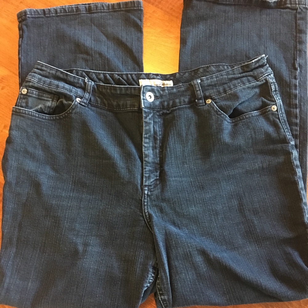 Chico’s size 3 SHORT dark wash jeans